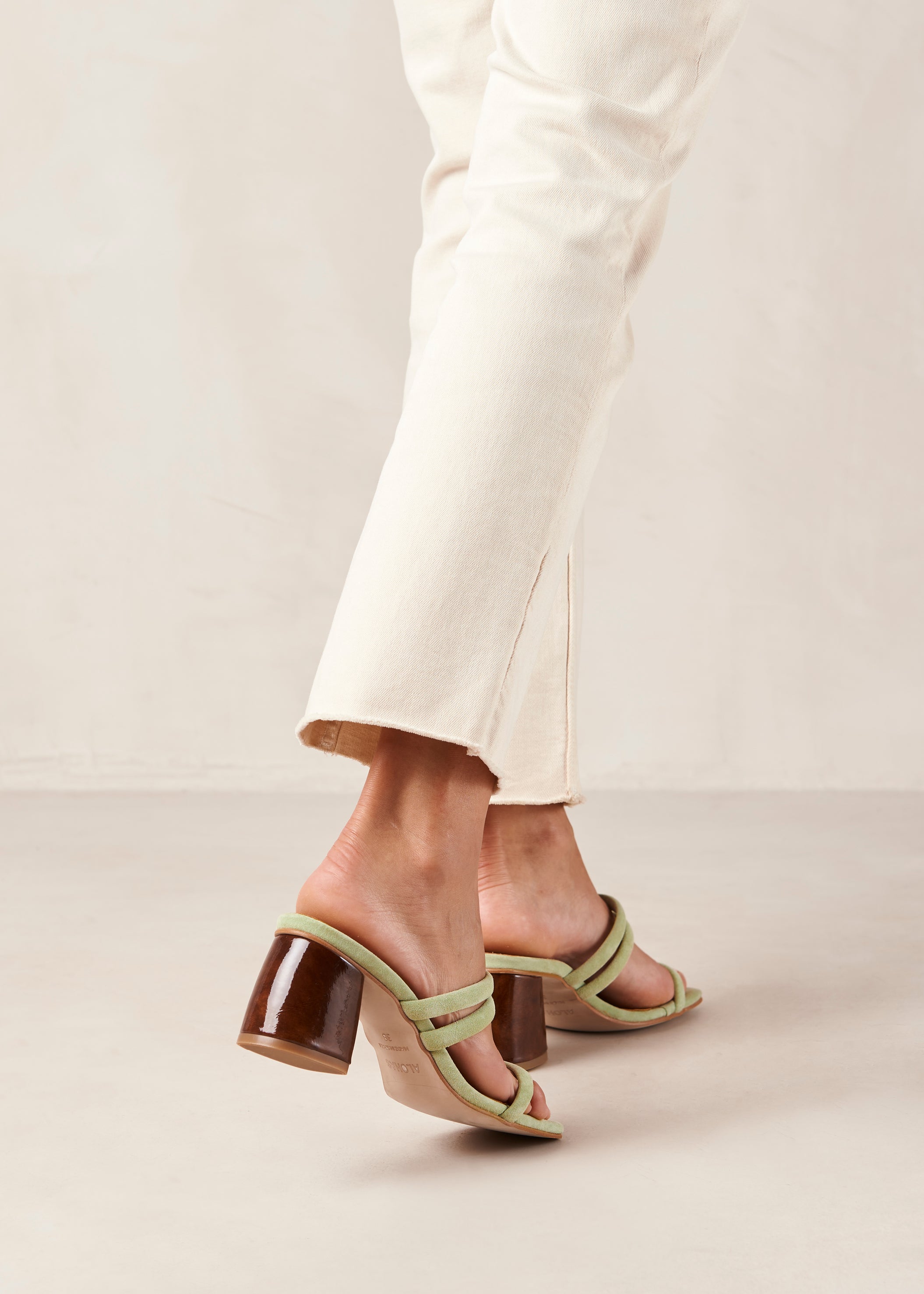 Penelope Heel