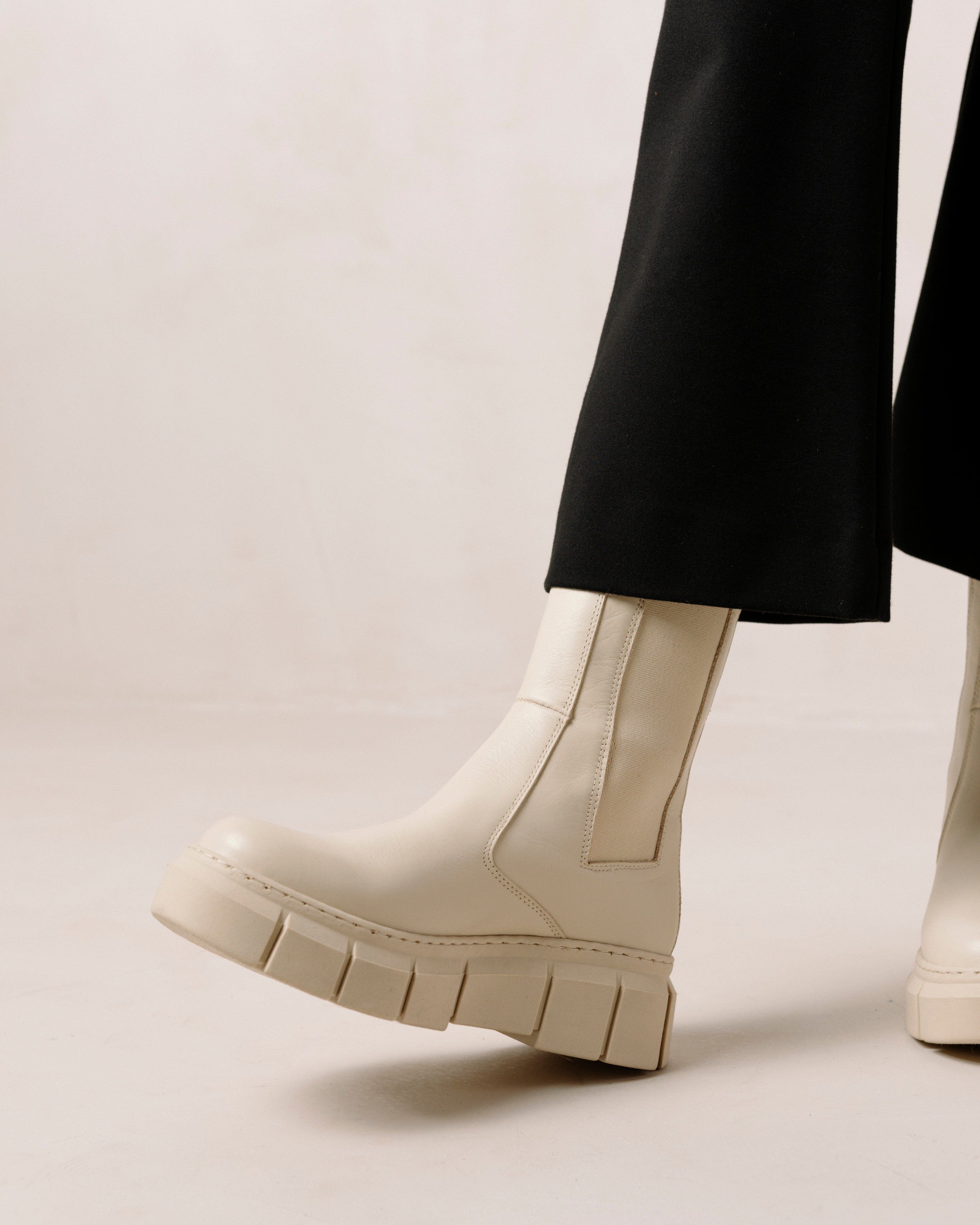 armor-ivory-ankle-boots-alohas-491624.jpg