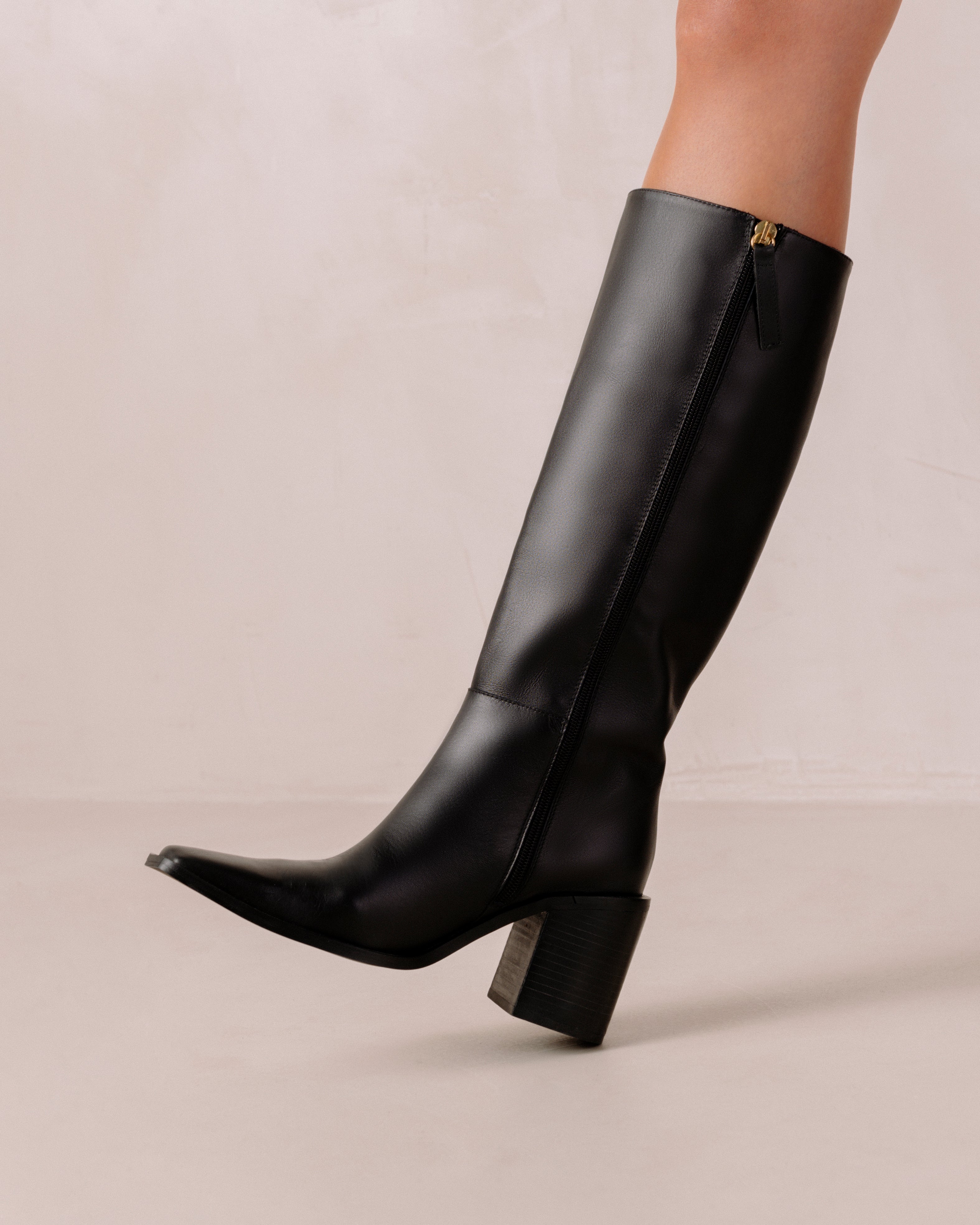 berta-black-boots-alohas-343197.jpg