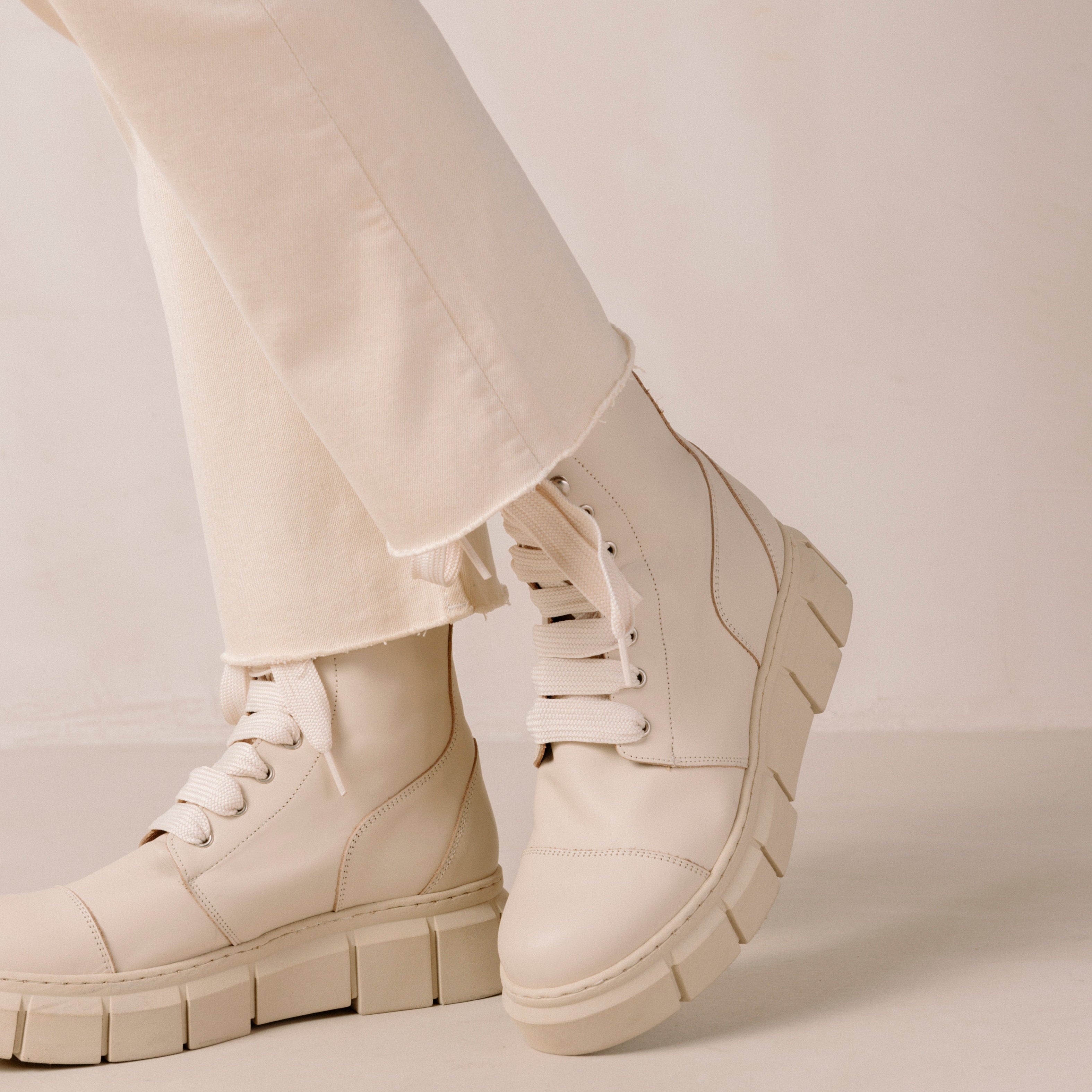 can-can-beige-boots-alohas-923189.jpg