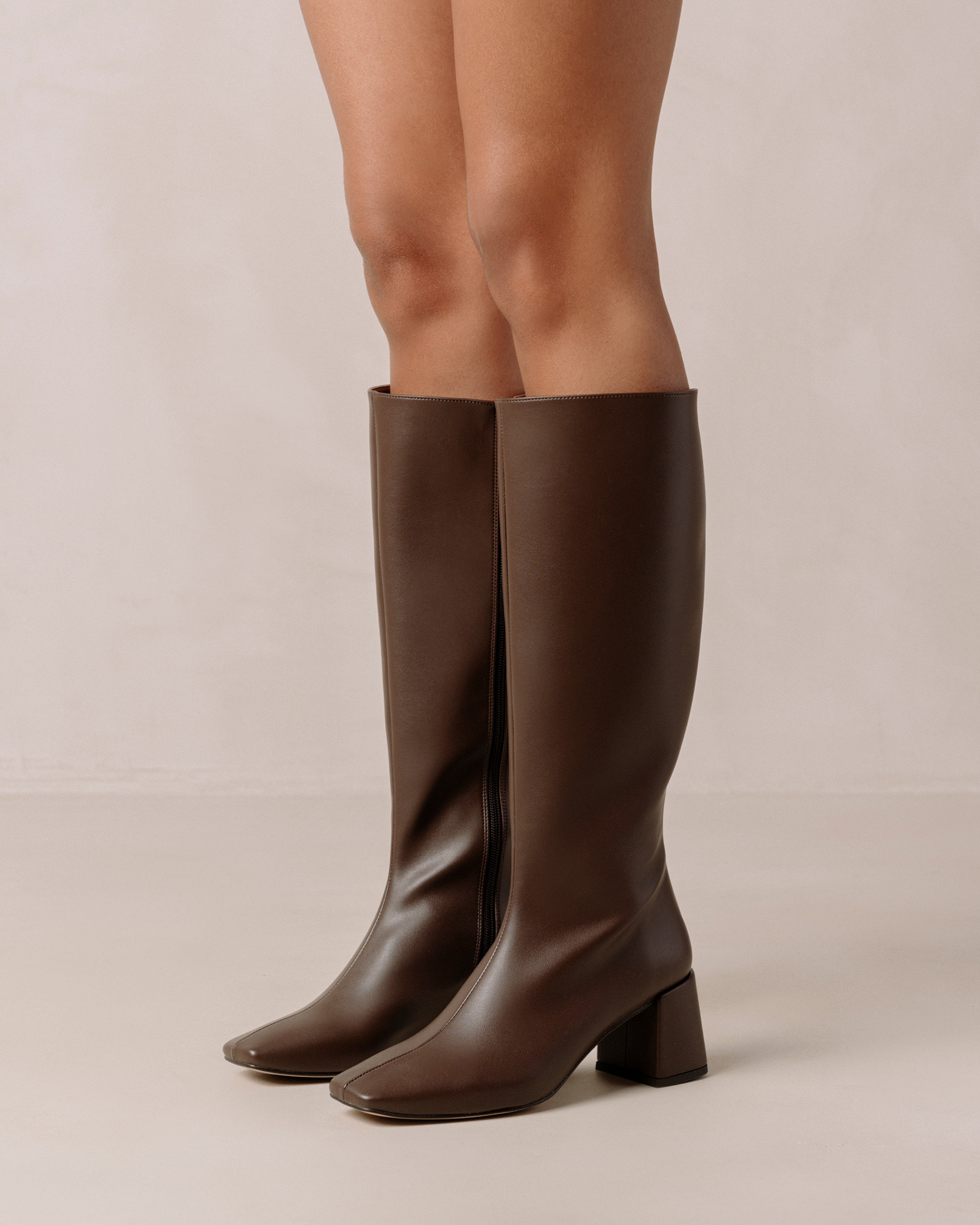 chalk-umber-brown-boots-svegan-114278_76bbc893-b397-4427-bf26-fbb35fb6672d.jpg