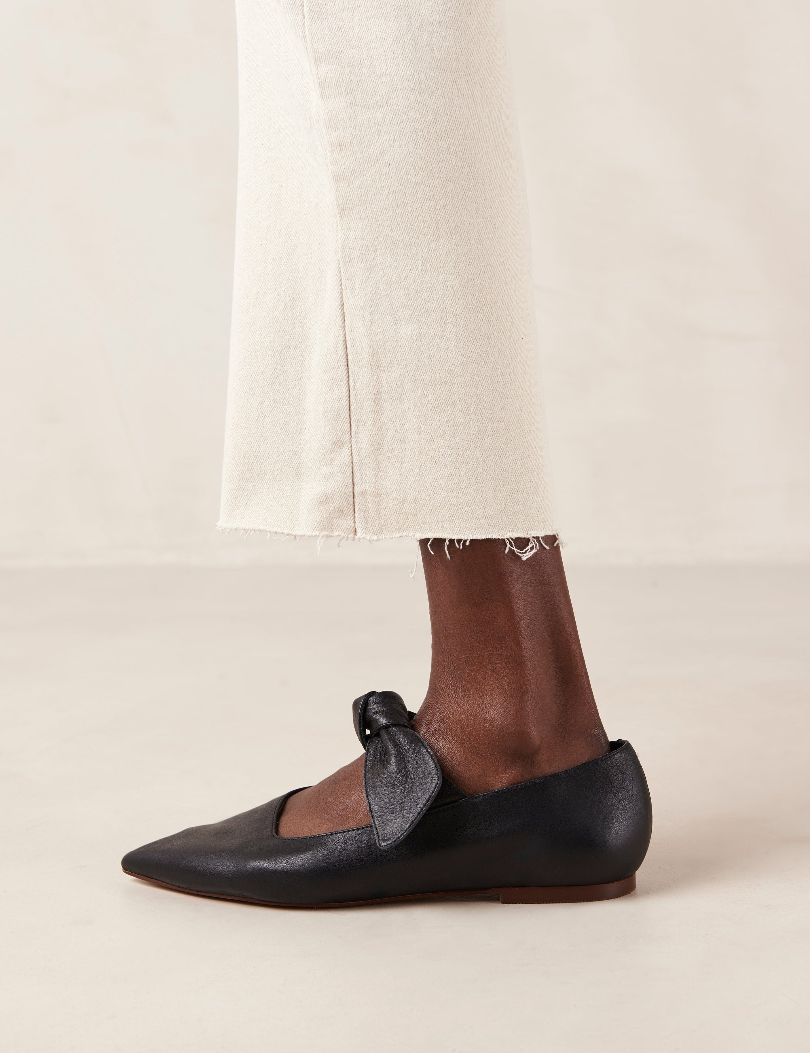 fossil-black-leather-ballet-flats-ballet-flats-alohas-906349_3000x_0cd7e053-f07f-45ff-998d-af7926c8565b.jpg