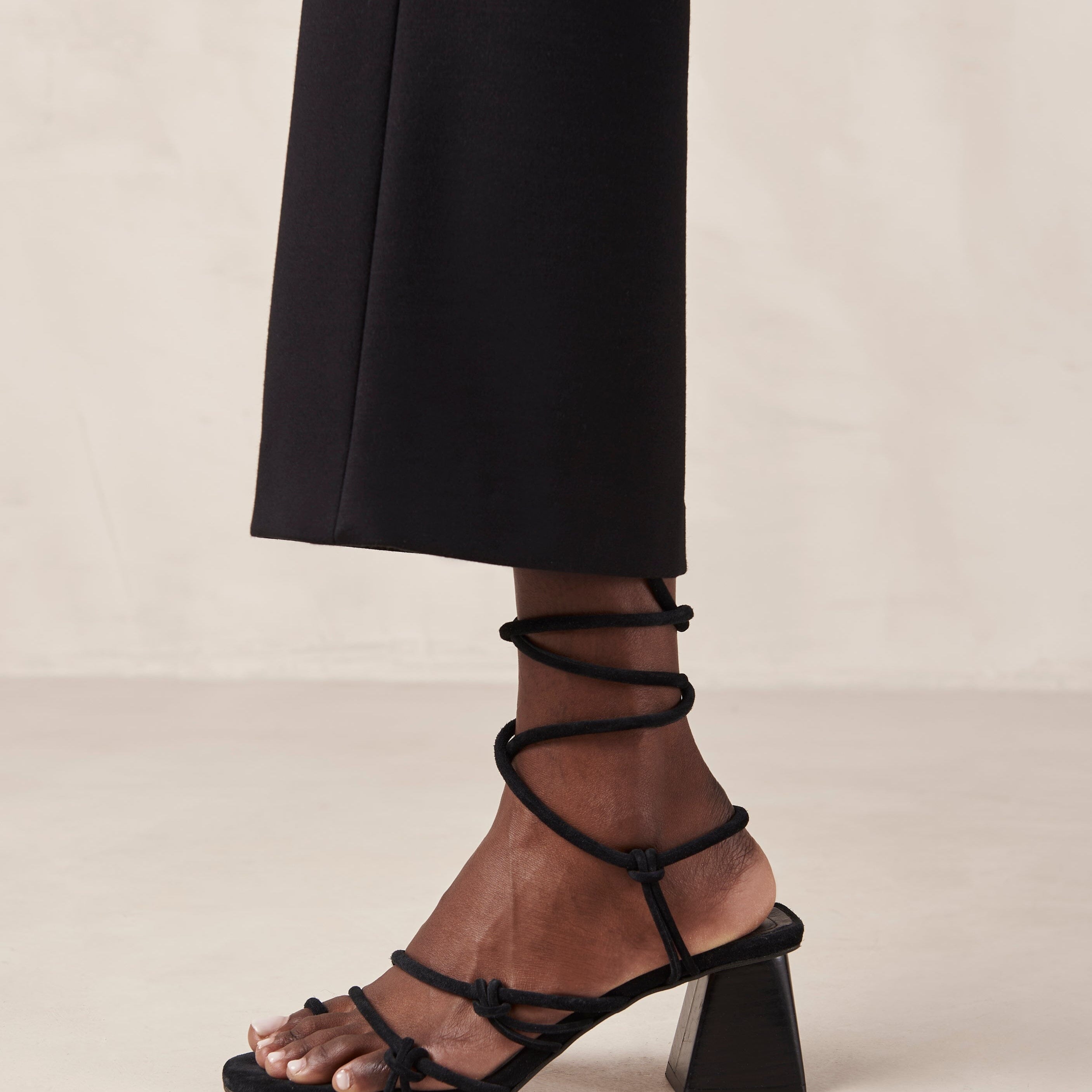 goldie-black-sandal-sandals-alohas-560206_3000x_51623002-2d38-4f77-82d1-44e603cb858e.jpg