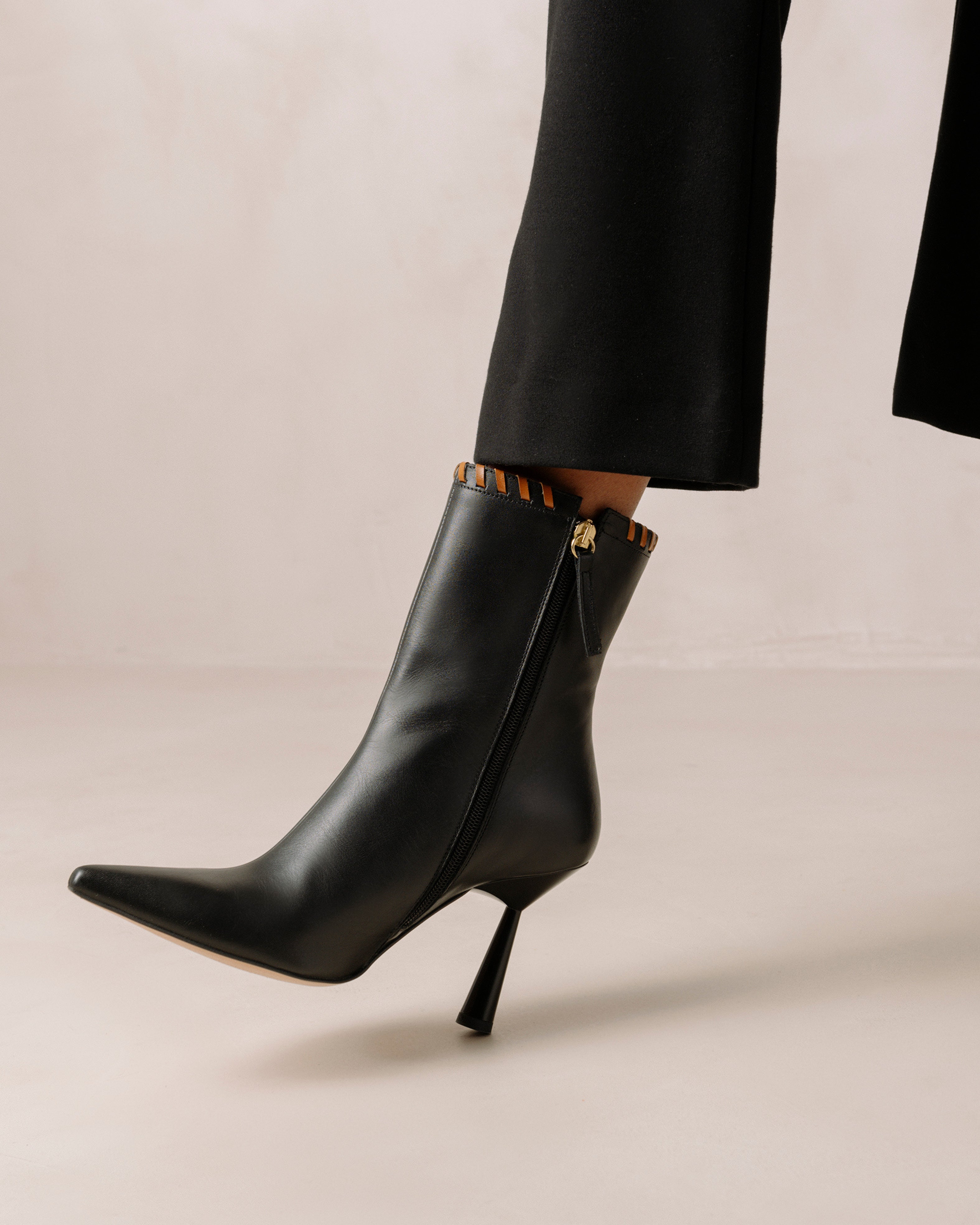 leo-black-boots-alohas-900749.jpg