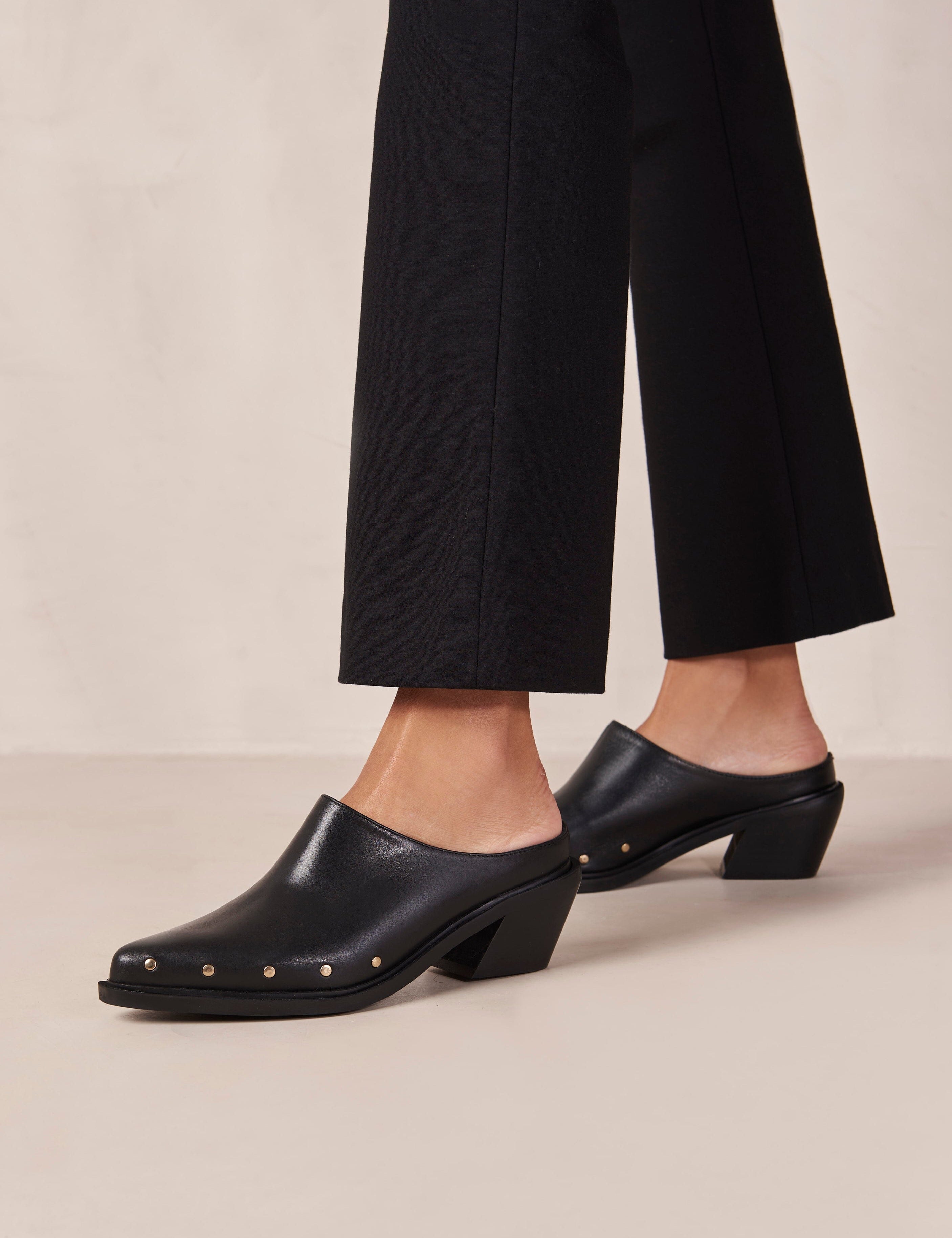 lorenzo-black-leather-mules-mules-alohas-150859.jpg