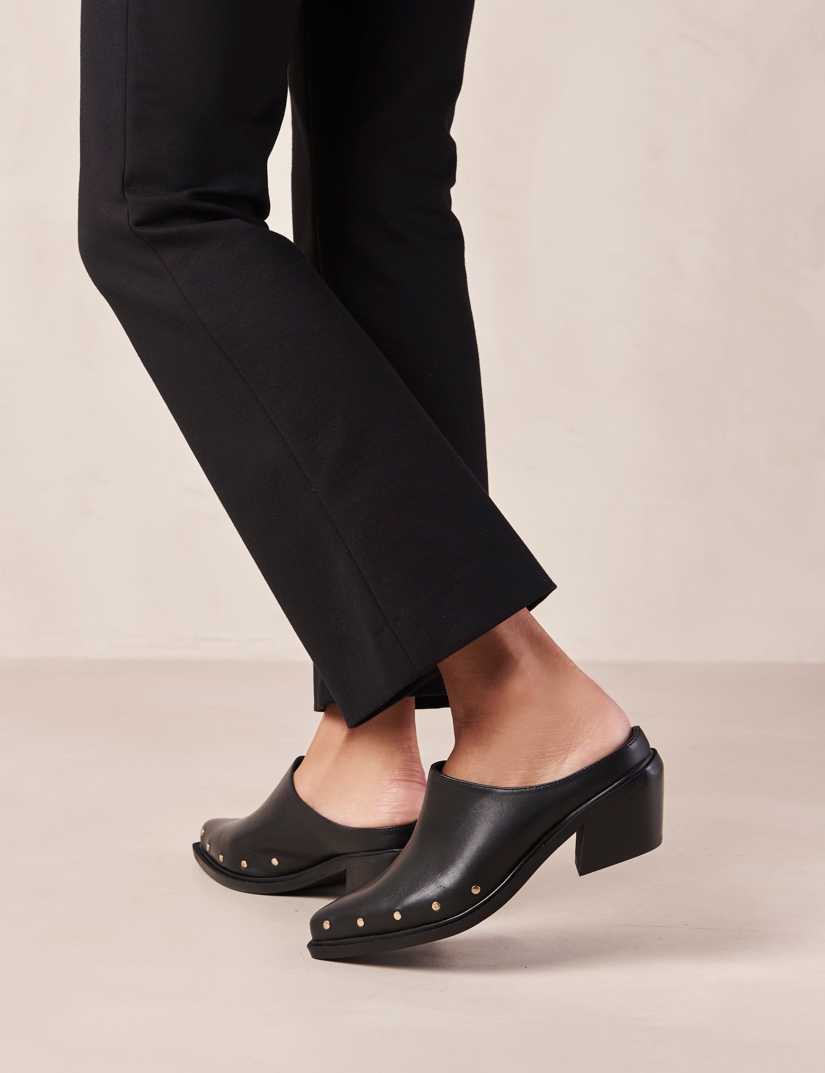 lorenzo-black-leather-mules-mules-alohas-997610.jpg