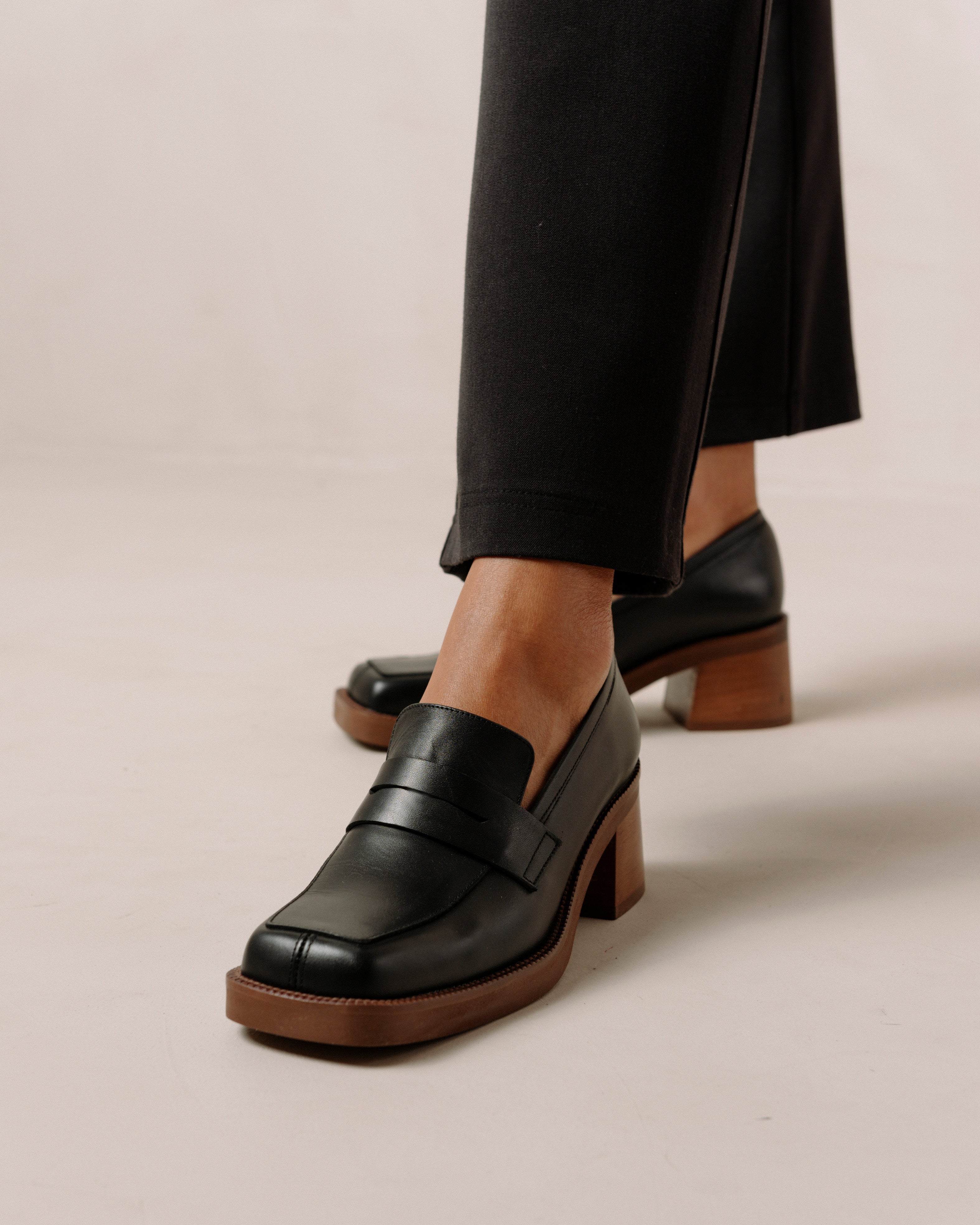 roxanne-black-loafers-alohas-879304.jpg