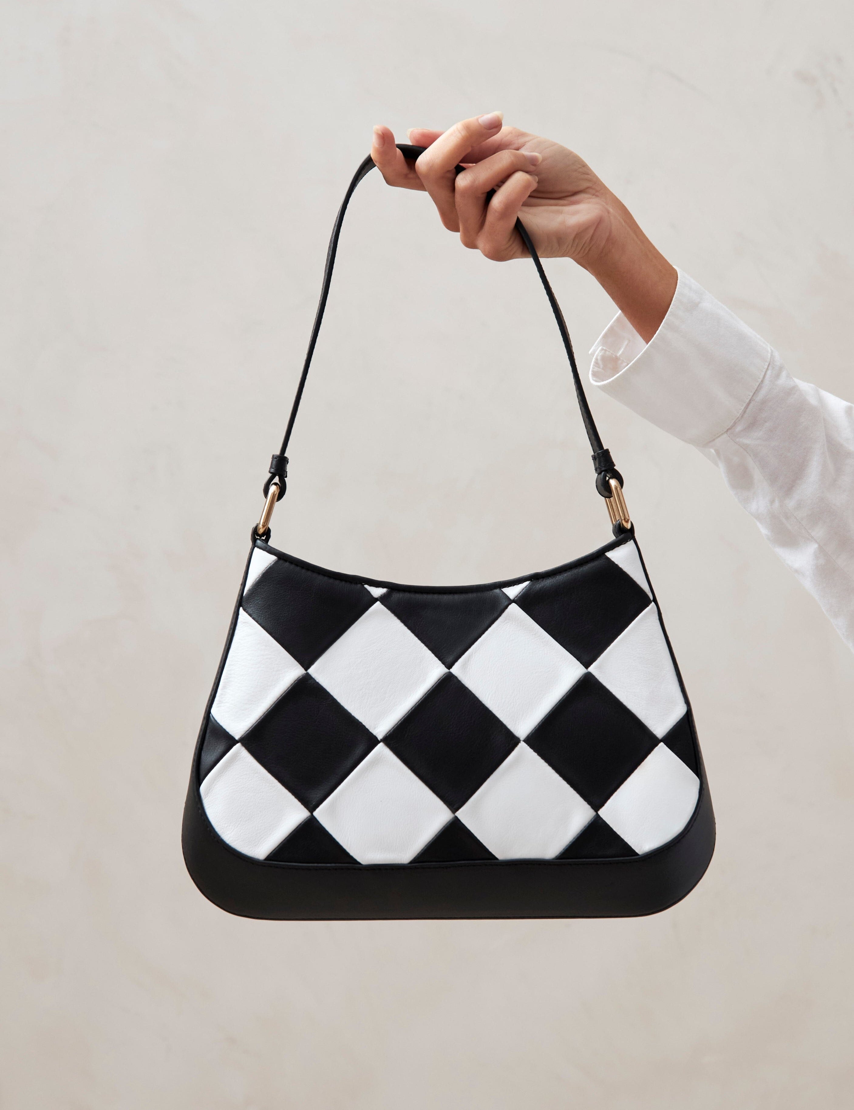 the-c-scacchi-black-white-bag-shoulder-bags-alohas-201644_3000x_7ccdd4c0-21ef-4ec3-b9d6-1e75b68cc2aa.jpg