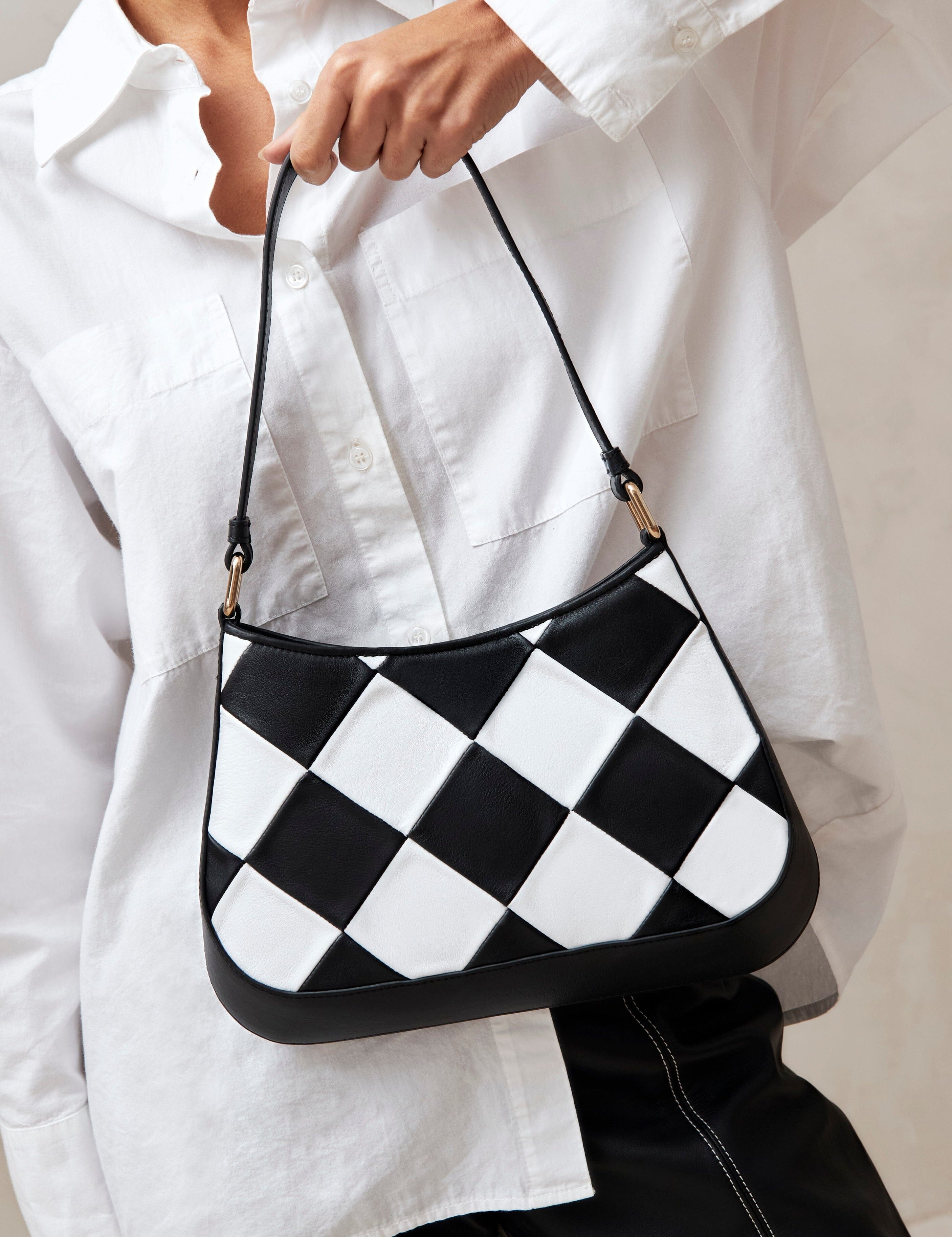 the-c-scacchi-black-white-bag-shoulder-bags-alohas-941227_3000x_589f631b-89a7-4c4e-9589-3fdd62602c65.jpg