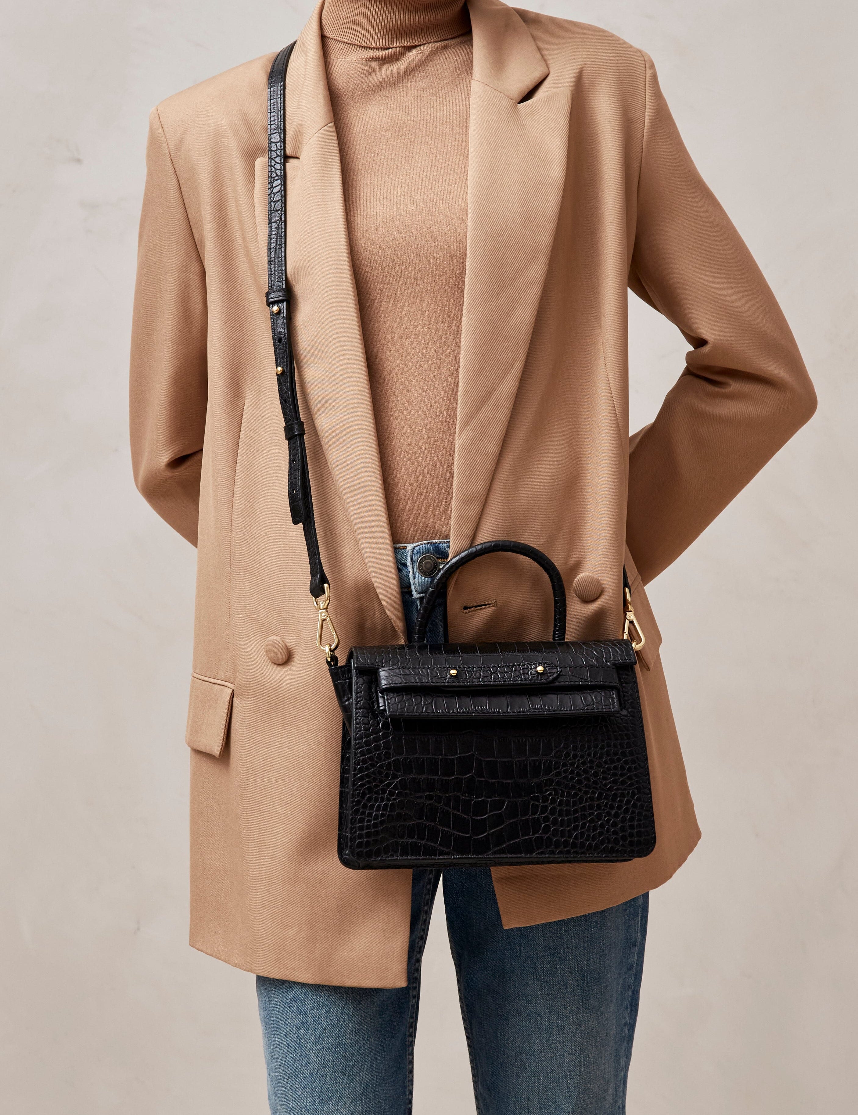 the-m-exotic-black-handbags-alohas-299673_3000x_83e38810-41be-42ee-8c57-05e278b16fee.jpg