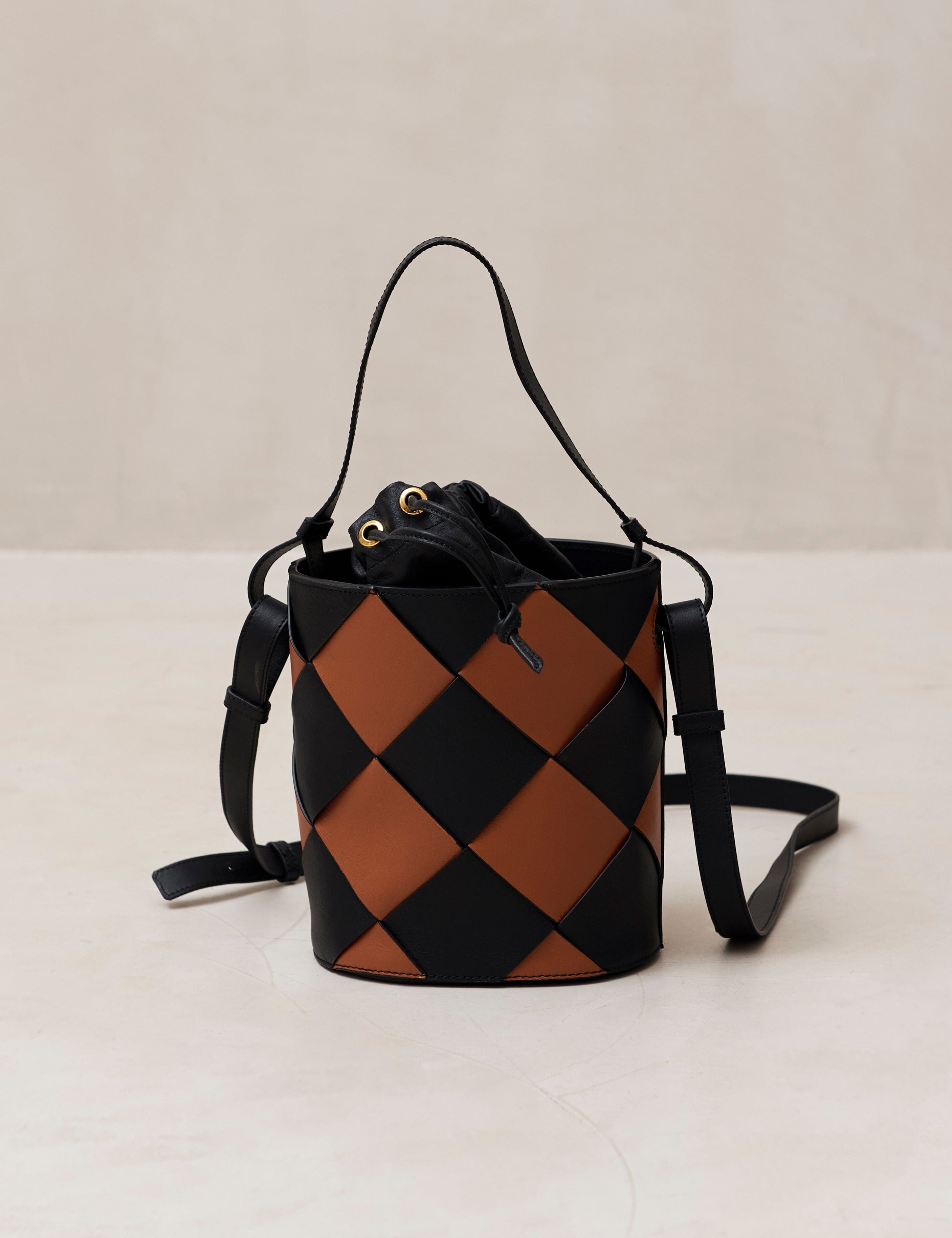 the-u-venti-scacchi-black-tan-crossbody-bags-alohas-652122_3000x_e651d727-0b50-4174-b323-ae80bd6e3845.jpg