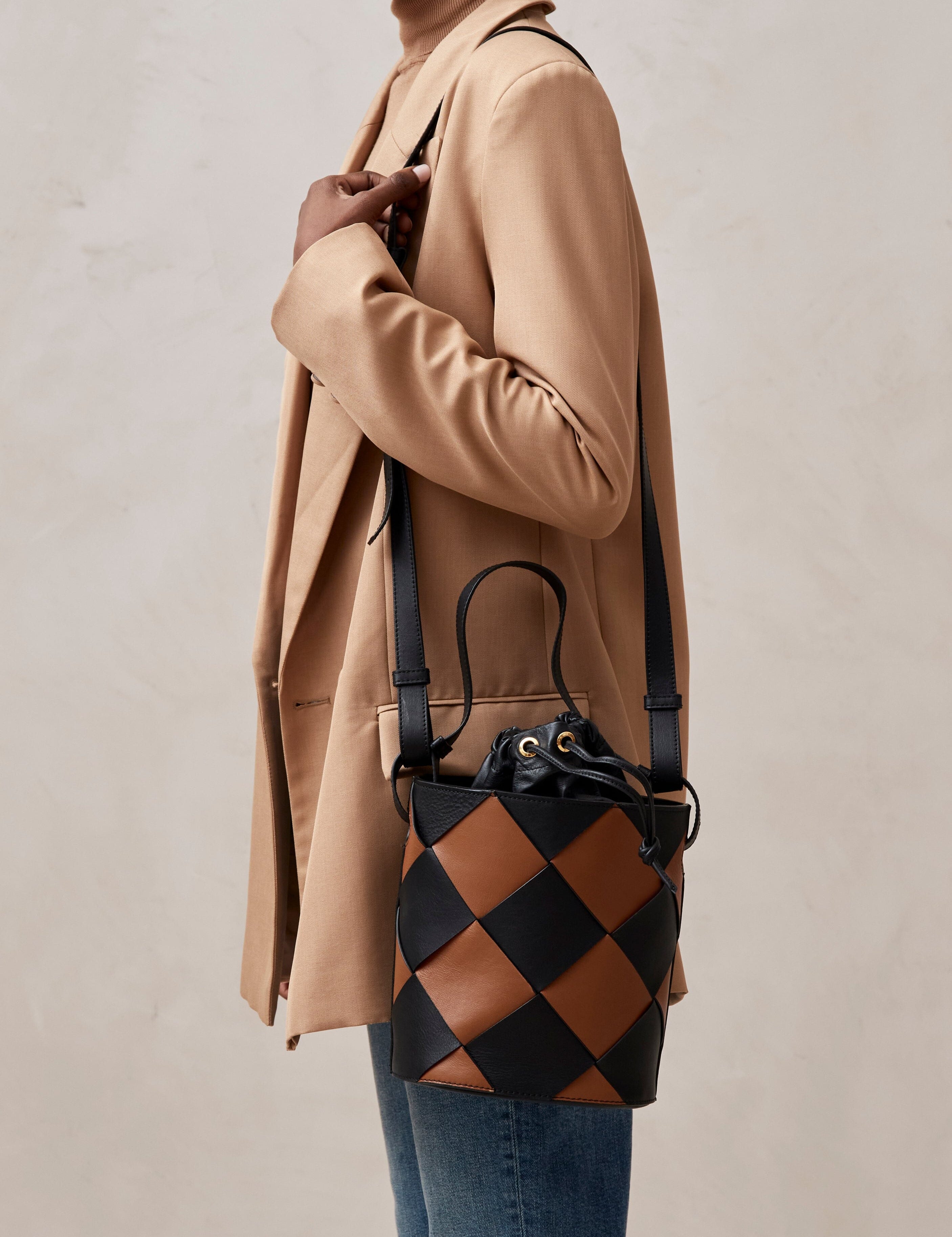the-u-venti-scacchi-black-tan-crossbody-bags-alohas-706360_3000x_3f7b6ff2-2b2d-41e2-8d2d-e8718b7a36ad.jpg
