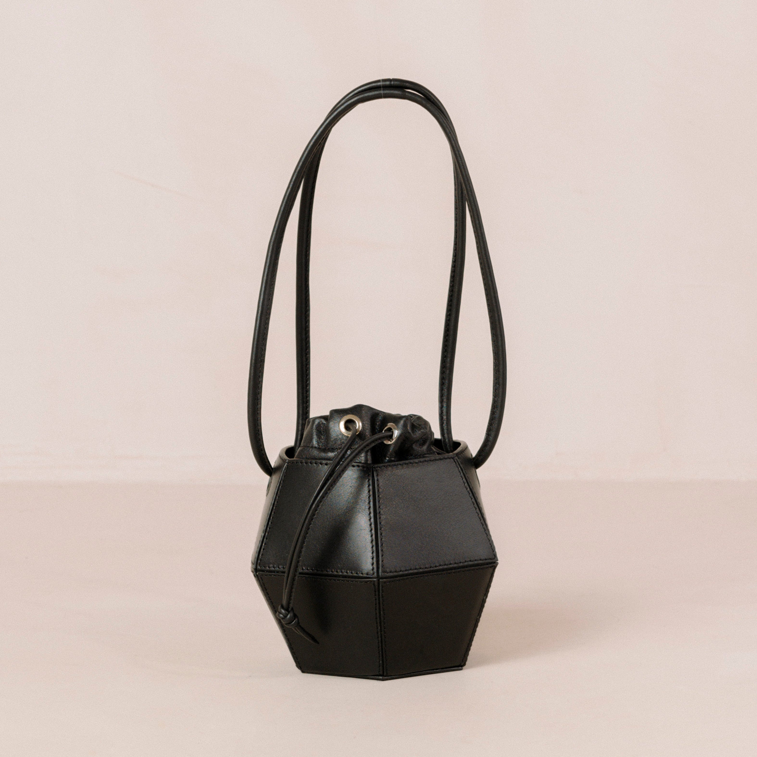 the-v-black-handbags-alohas-641666.jpg