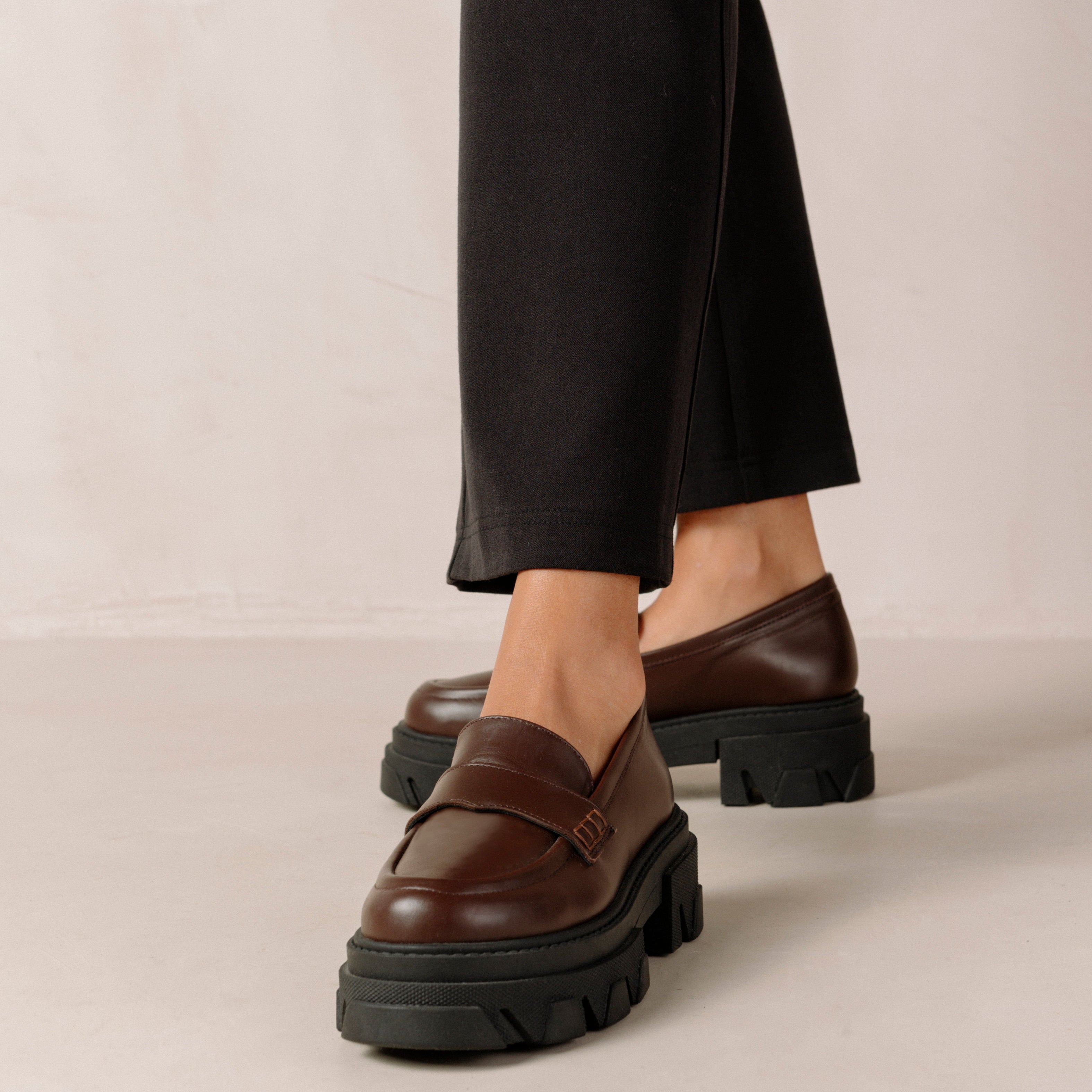 trailblazer-coffee-brown-loafers-alohas-583410.jpg