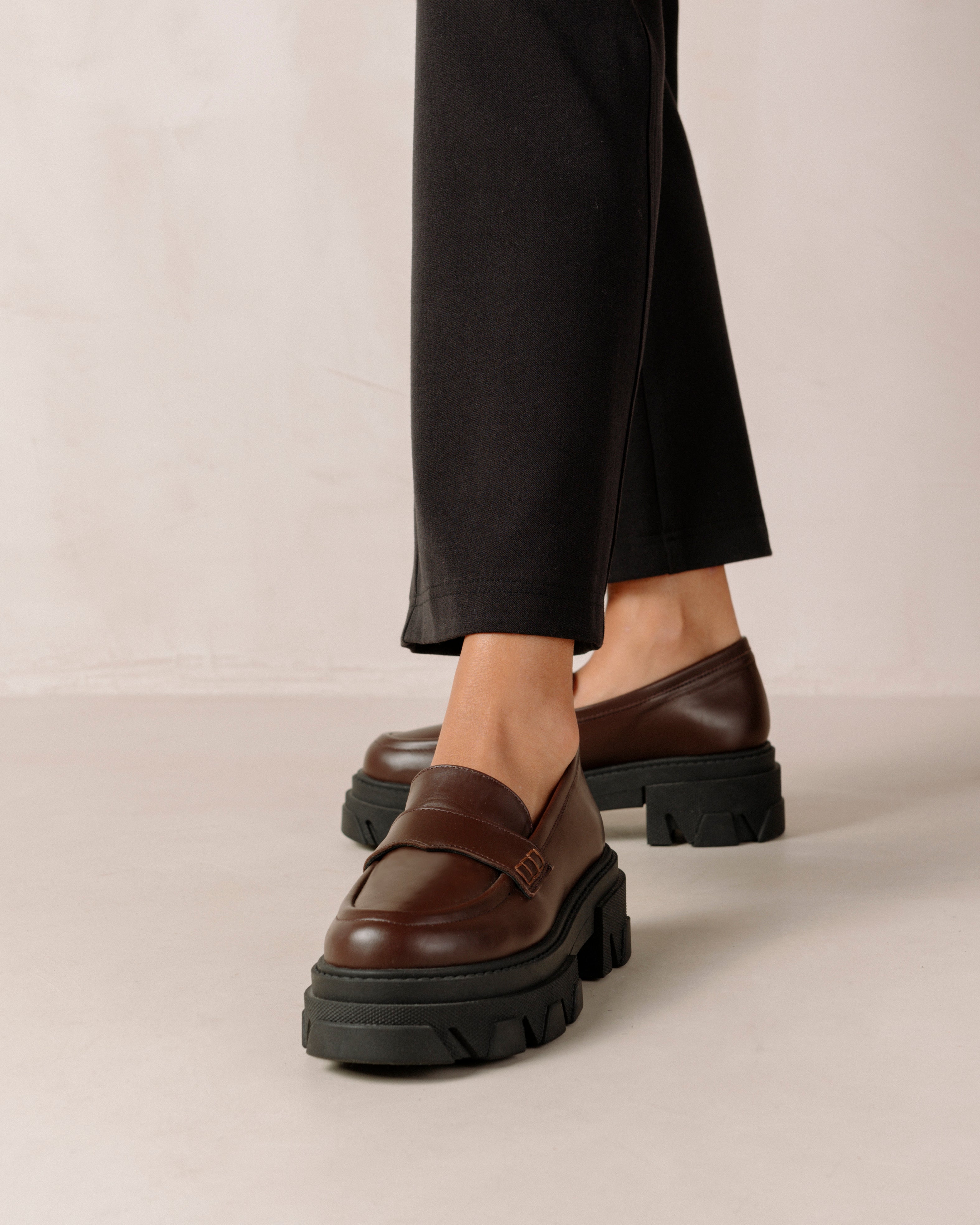 trailblazer-coffee-brown-loafers-alohas-583410.jpg