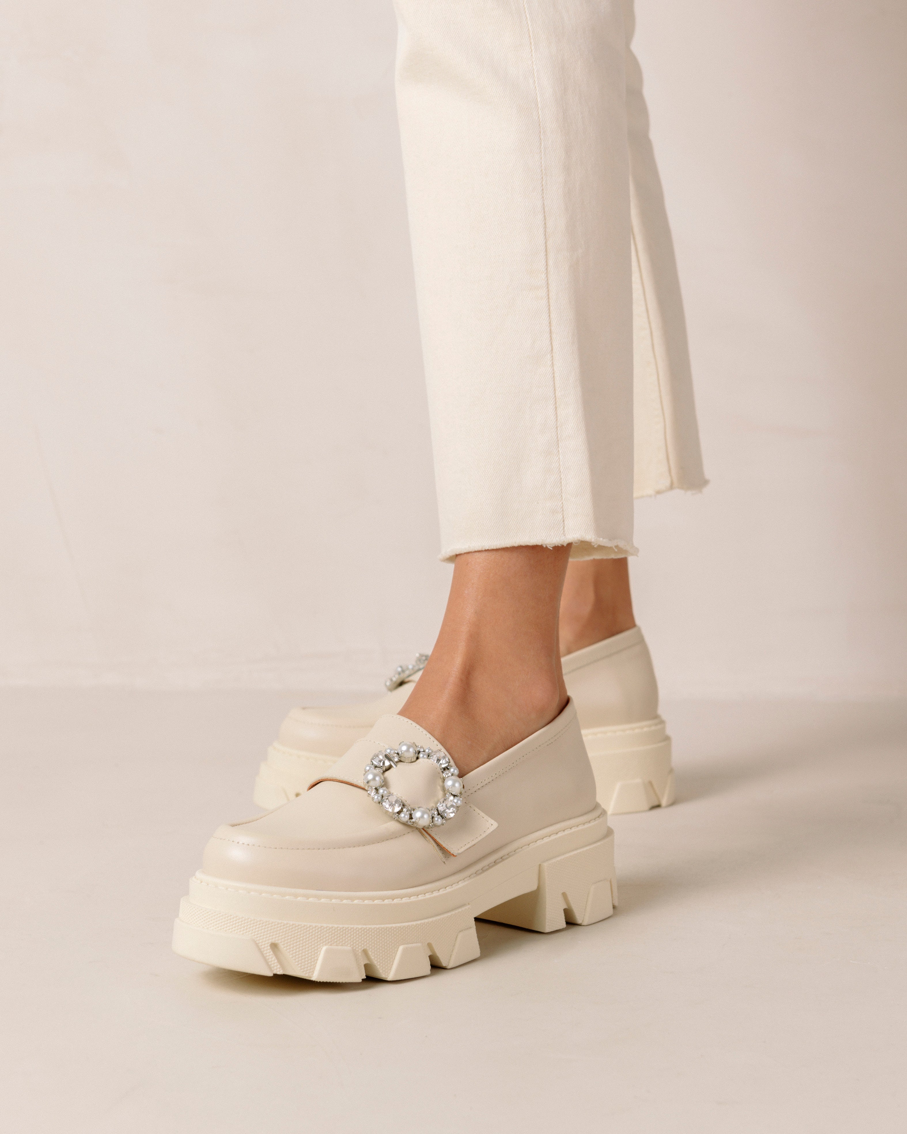 trailblazer-crystal-cream-leather-loafers-loafers-alohas-281625.jpg