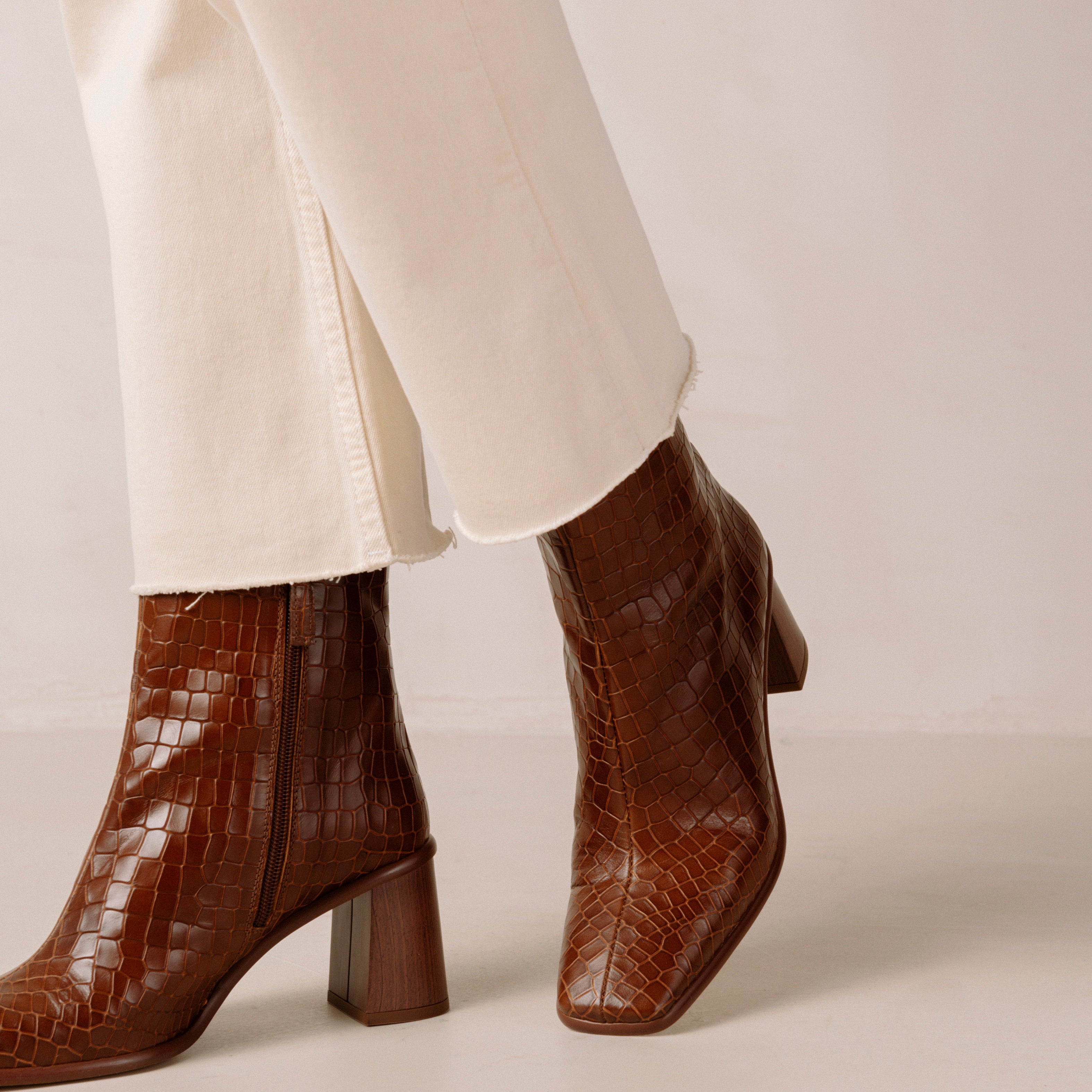 west-cape-croco-brown-boots-alohas-692034_806a367b-7ec6-4a8f-ad1f-1e68eee491a9.jpg